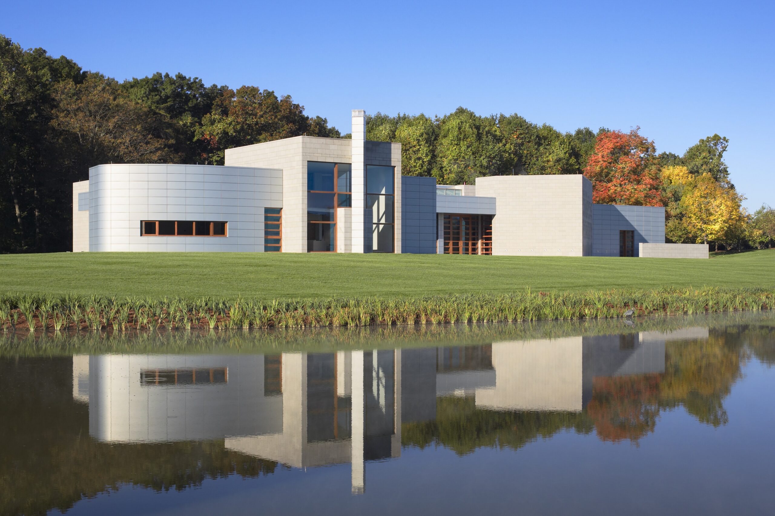 Opened in 2006, the Gallery is Glenstone’s first museum building. The Gallery hosts changing exhibitions in generously proportioned spaces and opens up to a terrace overlooking a pond. A limited palette of materials—zinc, granite, stainless steel, and teak—allows the architecture to exist in harmony with the surrounding landscape.